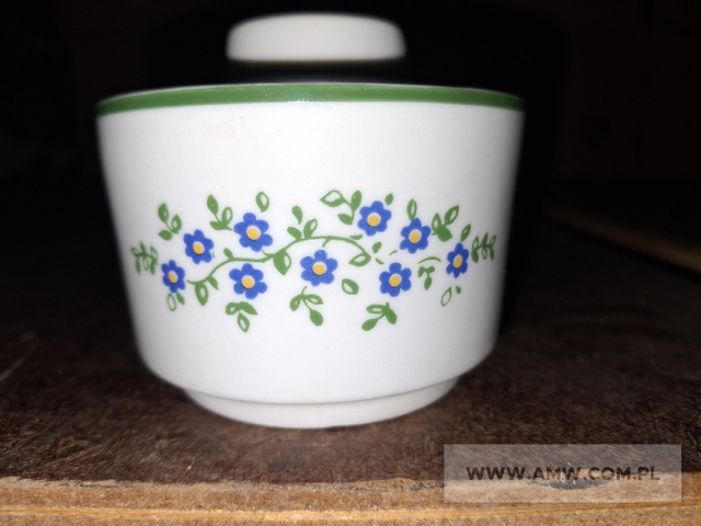 Naczynia stołowe (548 szt.) - pakiet zawierający 5 poz. asort. (wg oddzielnego wykazu), w tym m.in.: musztardniczka porcelanowa dekorowana, rawierka porcelanowa 